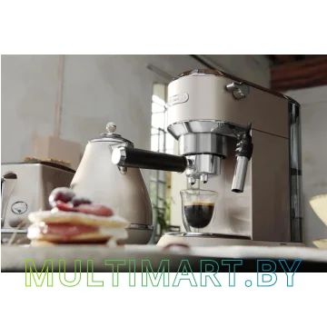 Рожковая помповая кофеварка DeLonghi Dedica Metallics EC785.BG картинка 5